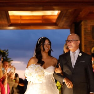 Vestido de Ary Mirelle no casamento com João Gomes teve estética de princesa