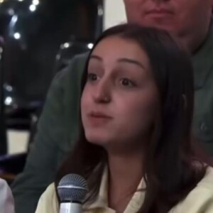 "Essa é a sua segunda participação [no Teleton] e eu lembro que, na primeira, você foi bastante criticada nas redes sociais", expressou a comunicadora