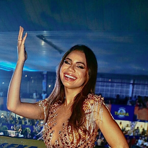 Lexa, grávida do 1º filho, é rainha de bateria da Unidos da Tijuca no carnaval do Rio