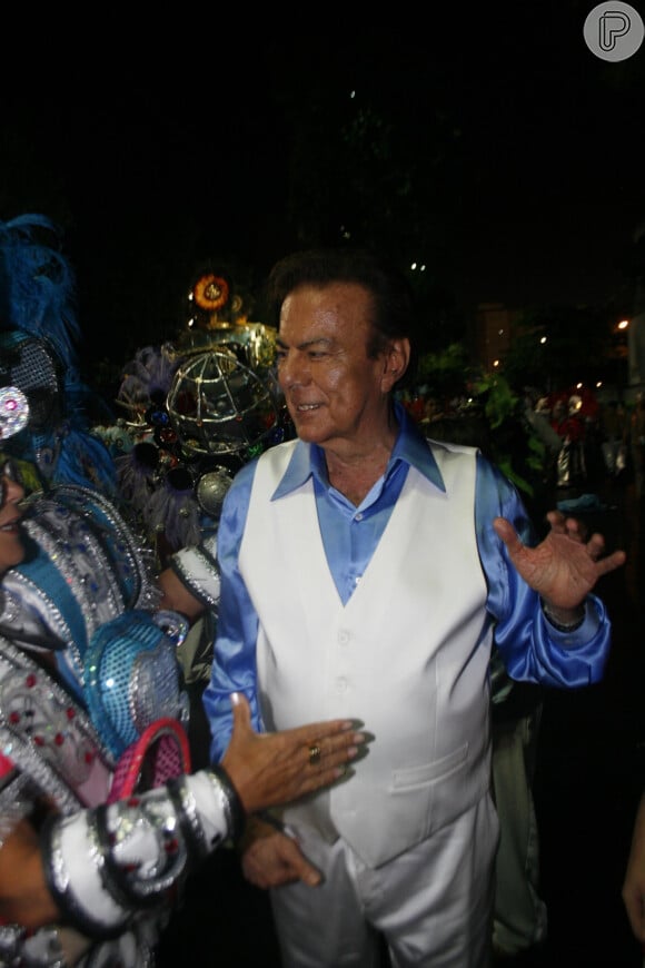 Agnaldo Rayol desfilou pela Beija-Flor no carnaval 2011 em homenagem a Roberto Carlos