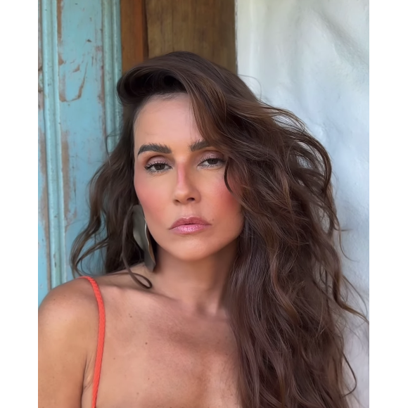 No último domingo (03), Deborah Secco compartilhou um vídeo exibindo toda sua sensualidade aos fãs