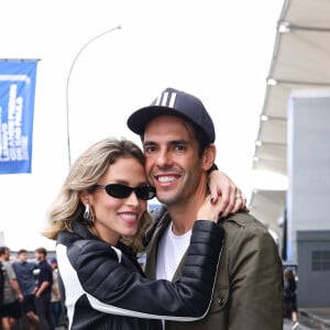 Kaká e a esposa, Carol Dias, no Grande Prêmio de F1 2024