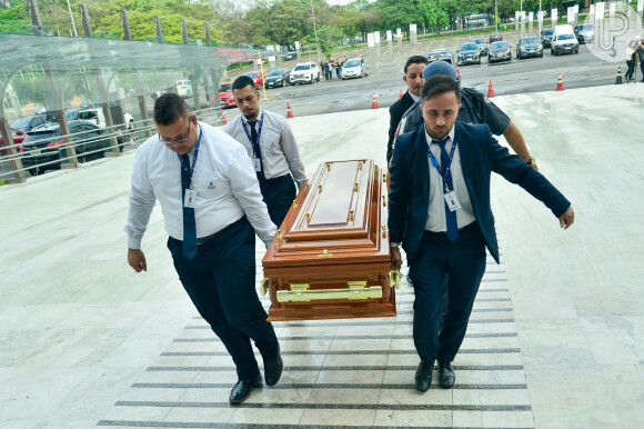 Corpo de Agnaldo Rayol chega no caixão para velório na Assembleia Legislativa do Estado de São Paulo na manhã de terça-feira 5 de novembro de 2024