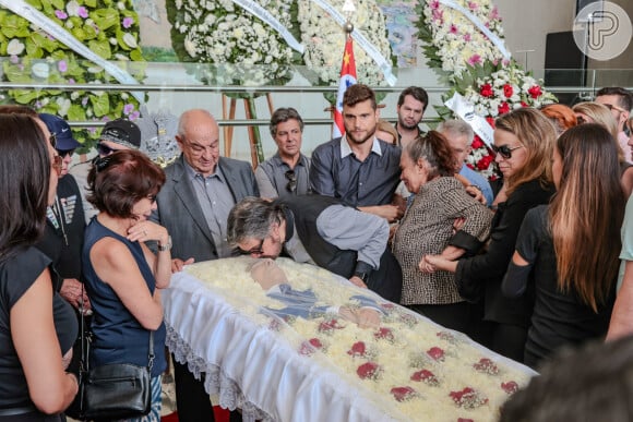 Agnaldo Rayol recebeu homenagens da família e de amigos em velório