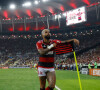 Gabigol perdeu a camisa 10 do Flamengo após surgir com a blusa do Corinthians