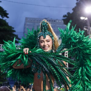 Mulher de Rogério Andrade, Fabíola de Andrade estreou como rainha de bateria da Mocidade em 2024 e havia sido coroada para repetir o feito em 2025