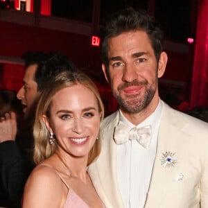 Atualmente com 45 anos, John Krasinski é casado com a atriz Emily Blunt, com quem tem dois filhos 