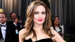 O caçula já tem até bigode! Com Angelina Jolie, filho da atriz com Brad Pitt faz rara aparição e surpreende por semelhança