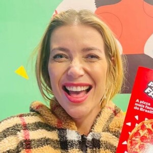 Luiza Possi comandará o reality show 'Mestres da AirFryer' na Band TV e, para comemorar o fim das gravações, posou de biquíni na web