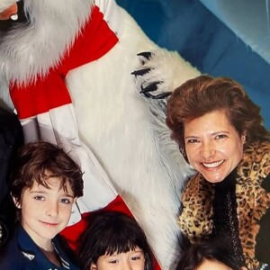 'Gugu Liberato está também rodeado de anjos!! Quer situação de vida melhor do que essa?! Não há, não é mesmo?!', questionou Rose Miriam, mãe de seus três filhos