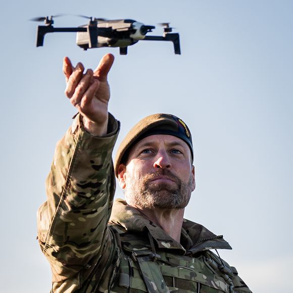 Vários internautas na web reagiram ao visual de William, como um que publicou que o monarca estaria 'envelhecendo como um bom vinho', além dele estar 'na sua era mais gostoso'.