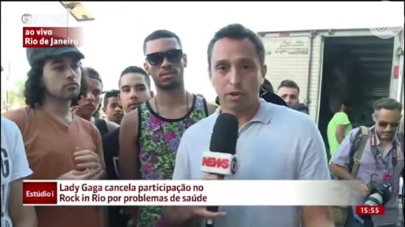 Repórter da Globo News ficou sem graça e tirou o microfone da fã, que deu a entender que teria sido a culpada por Gaga cancelar apresentação no Rock in Rio