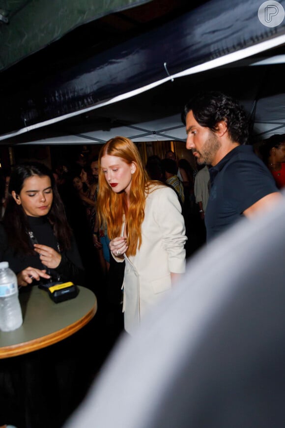 Noivos, Marina Ruy Barbosa e Abdul Fares deixaram festa de encerramento das gravações da série 'Tremembé'