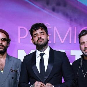 Prêmio Multishow 2024: a banda Fresno apostou no estilo clássico para encarar o tapete vermelho
