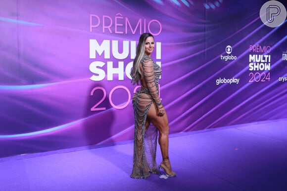 Prêmio Multishow 2024: Viviane Araujo usou e abusou do brilho e transparência com um vestido ousado