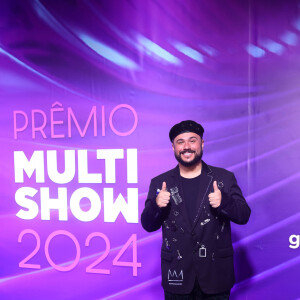 Prêmio Multishow 2024: Ed Gama apostou em um look básico com detalhes no blazer