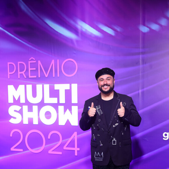 Prêmio Multishow 2024: Ed Gama apostou em um look básico com detalhes no blazer