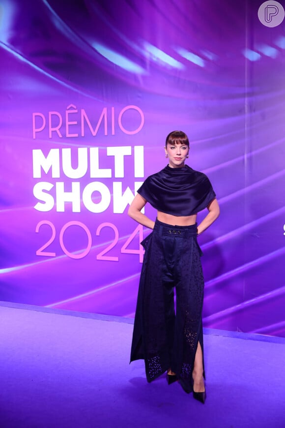 Prêmio Multishow 2024: Alice Wegmann deixou a barriga de fora em um look ousado com cropped e calça fendada