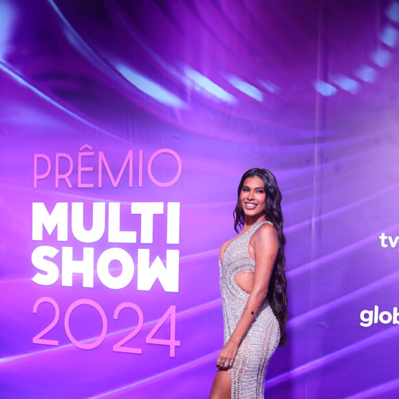 Prêmio Multishow 2024: Pocah serviu um look todo vazado e decotado, repleto de brilho