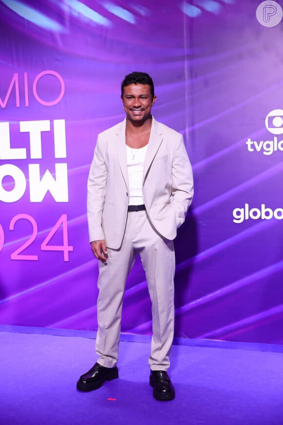 Prêmio Multishow 2024: Xamã esbanjou elegância com um look moderno esporte fino com camiseta