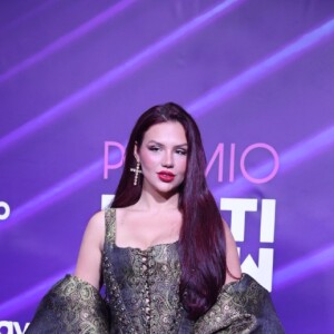Prêmio Multishow 2024: Vivi Wanderley ousou com um vestido curto também repleto de detalhes