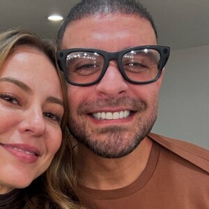 Paolla Oliveira publicou uma foto com Diogo Nogueira no mesmo dia que a matéria de Fábia Oliveira foi ao ar. Coincidência ou forma sutil de afastar os rumores? 