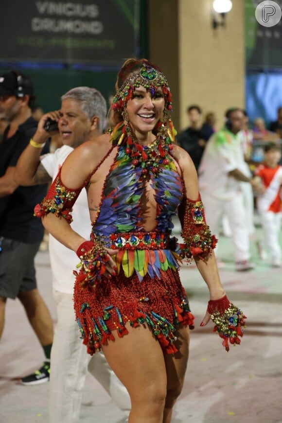 Paolla Oliveira é rainha de bateria da Grande Rio por mais um carnaval