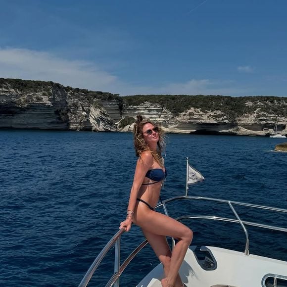 Na época, Luciana Gimenez compartilhou muitas fotos de biquíni nas redes sociais, e agora lembrou de sua viagem