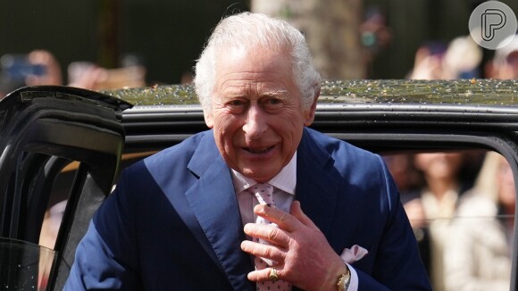 Rei Charles III estaria com ciúme da popularidade do Príncipe William, segundo o tabloide US Weekly 