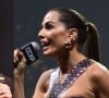 5 vezes mais estilo! Deborah Secco elege vestido sem alça, all black e + em troca de looks para lançar novidades de 2025 da globoplay na CCXP em 7 de dezembro de 2024