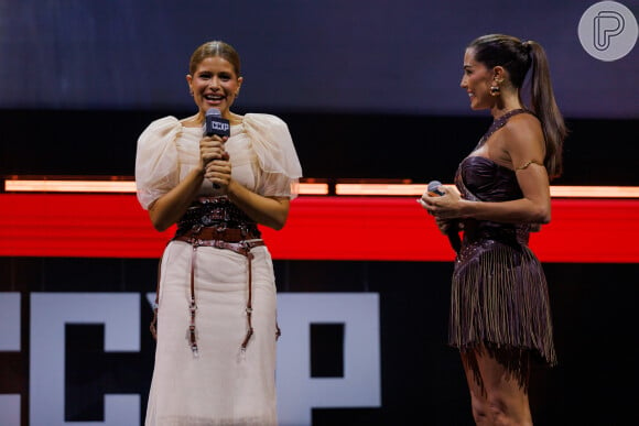 Deborah Secco entrevistou Isadora Cruz, protagonista da novela 'Guerreiros do Sol'