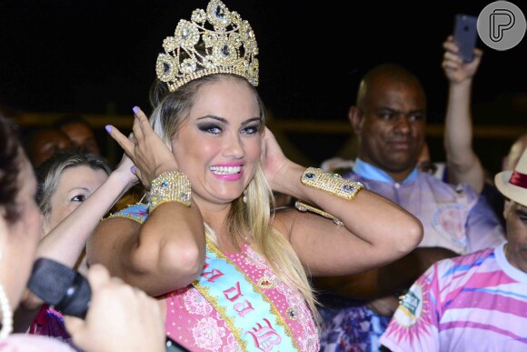 Carnaval 2015: Ellen Rocche é coroada rainha de bateria da Rosas de Ouro