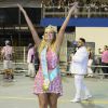 Ellen Rocche mostrou simpatia e samba no pé durante o ensaio técnico da escola de samba Rosas de Ouro no Anhembi