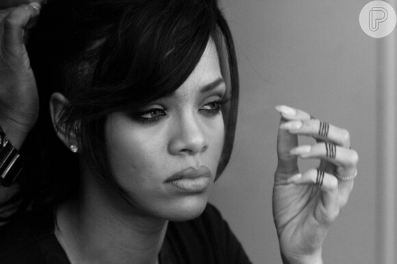 Desencantada do relacionamento, Rihanna direciona as energias ao trabalho