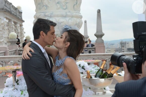 Marcio Garcia grava cenas de beijo com Patrícia (Maria Casadevall), em 'Amor à Vida', novela de Walcyr Carrasco