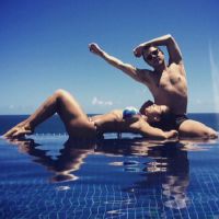 Anitta mostra corpão na piscina após chegar em Salvador: 'Amanhã tem bloco'