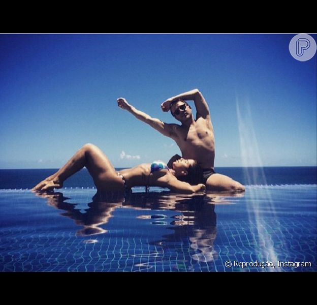 Anitta Mostra Corpao Na Piscina Apos Chegar Em Salvador Amanha Tem Bloco Purepeople