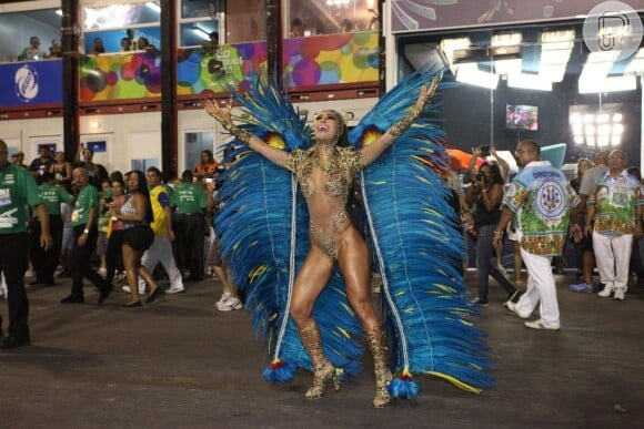 Sabrina Sato arrasou no Carnaval de 2014. Ela usou um body supercavado com transparência para representar uma Deusa da Natureza no desfile da Vila Isabel