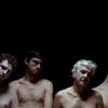 Caetano Veloso e mais três rapazes participam do clipe 'A Bossa Nova é F%da'