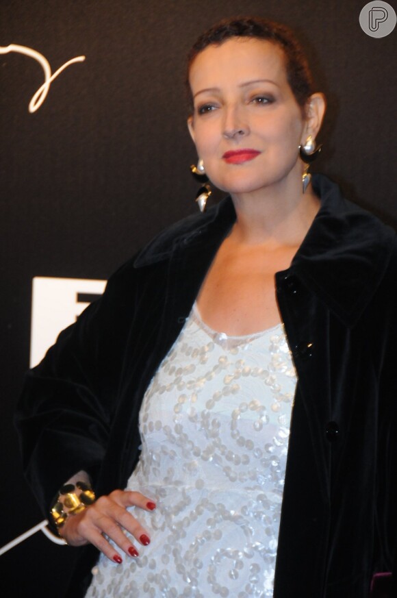 Betty Lago, recuparada do câncer, no tapete vermelho da festa do Calendário Pirelli 2013