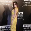 Isabeli Fontana estava deslumbrante em um vestido amarelo, durante a festa do Calendário Pirelli 2013