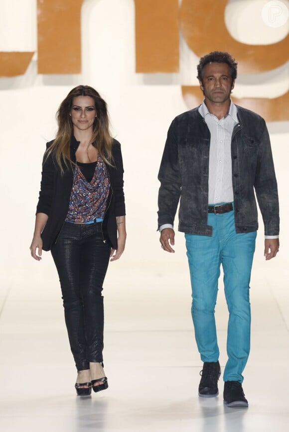 Cleo Pires e Domingos Montagner foram as grandes estrelas do terceiro dia de Fashion Rio. A dupla de 'Salve Jorge' desfilou pela grife TNG