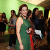 Narciza Tamborindeguy escolheu um vestido verde para o terceiro dia do Fashion Rio