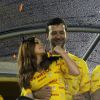 Marina Ruy Barbosa e o empresário Caio Nabuco namoram no camarote da Devassa, no Rio, na madrugada desta segunda-feira, 16 de fevereiro de 2015