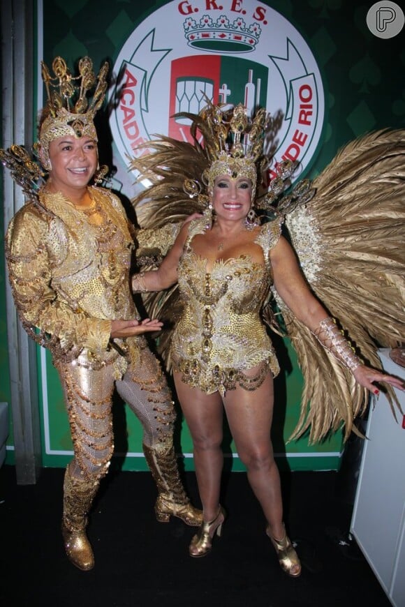 Susana Vieira e David Brazil usam fantasia de R$ 60 mil em desfile da Grande Rio