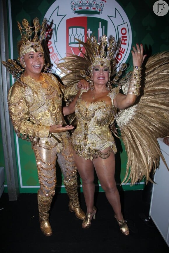 Susana Vieira posa com David Brazil antes de desfile da Grande Rio
