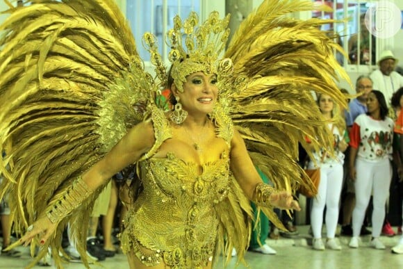 Susana Vieira representa Dama de Ouro no desfile da Grande Rio na Sapucaí