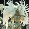 Leandra Leal desfila de biquíni no Salgueiro, na Sapucaí