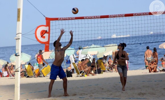 Além de mulher, Fernanda Lima também é parceira de vôlei de Rodrigo Hilbert nas praias cariocas