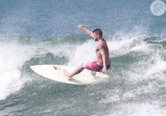 O surfe é uma das grandes paixões de Rodrigo Hilbert